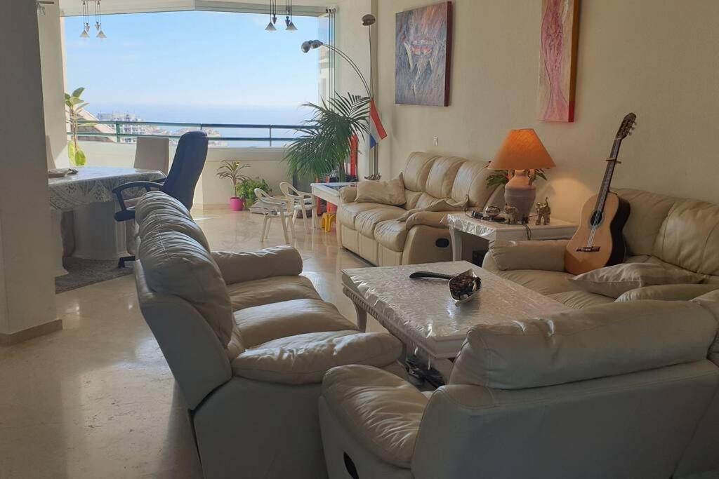 Luxury Penthouse With Sea&Mountain Views & Hot Tub - Tranquility & Rest Lejlighed Benalmádena Eksteriør billede
