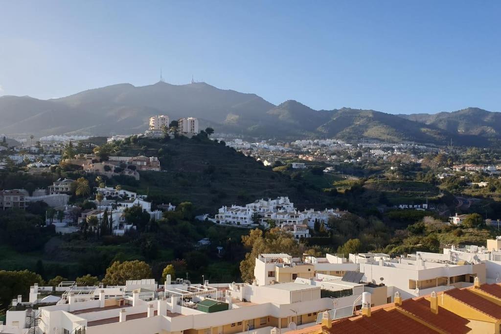 Luxury Penthouse With Sea&Mountain Views & Hot Tub - Tranquility & Rest Lejlighed Benalmádena Eksteriør billede
